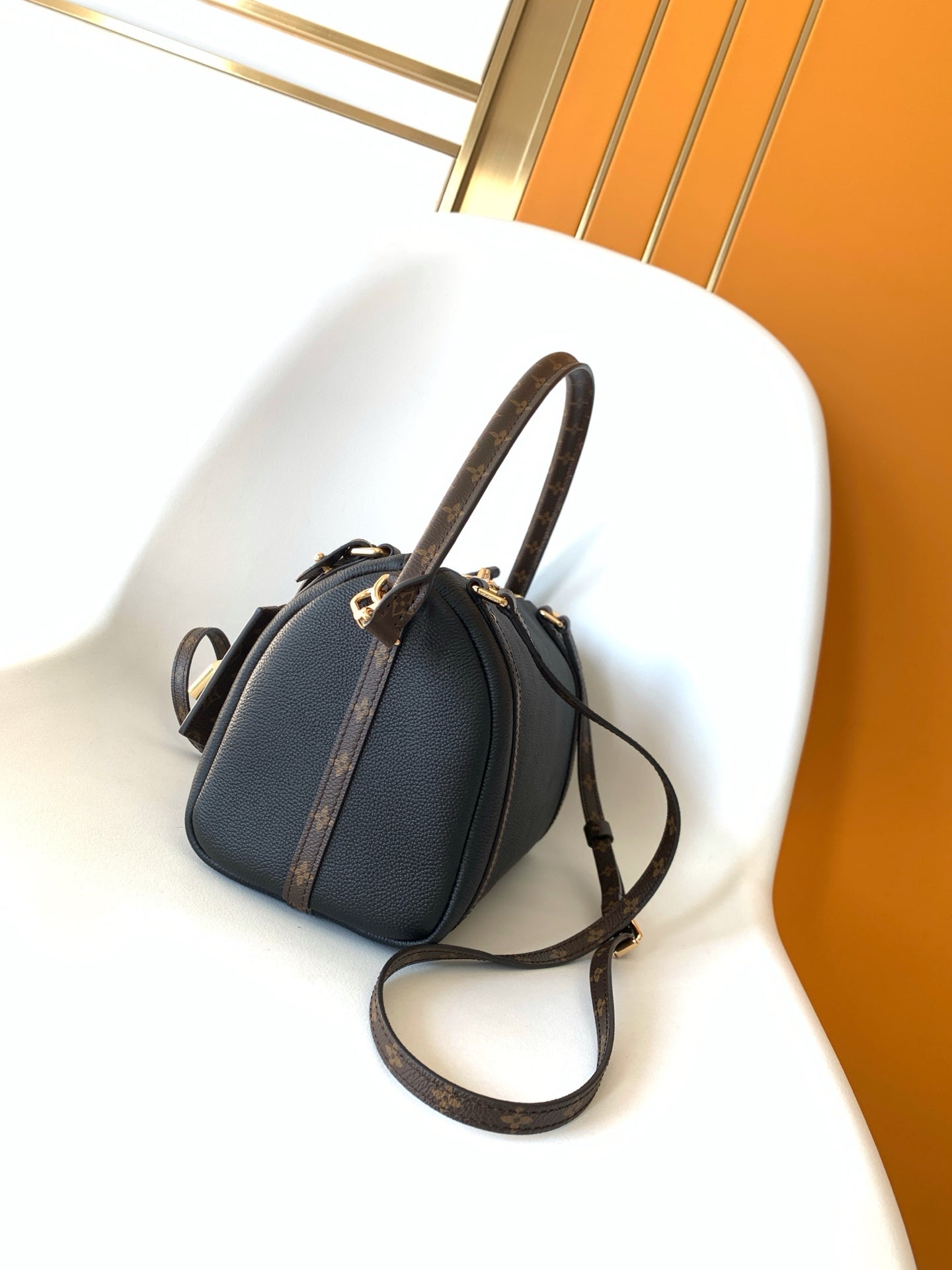 LV SMALL EXPRESS TRAVEL 26 IN BLACK CALFSKIN