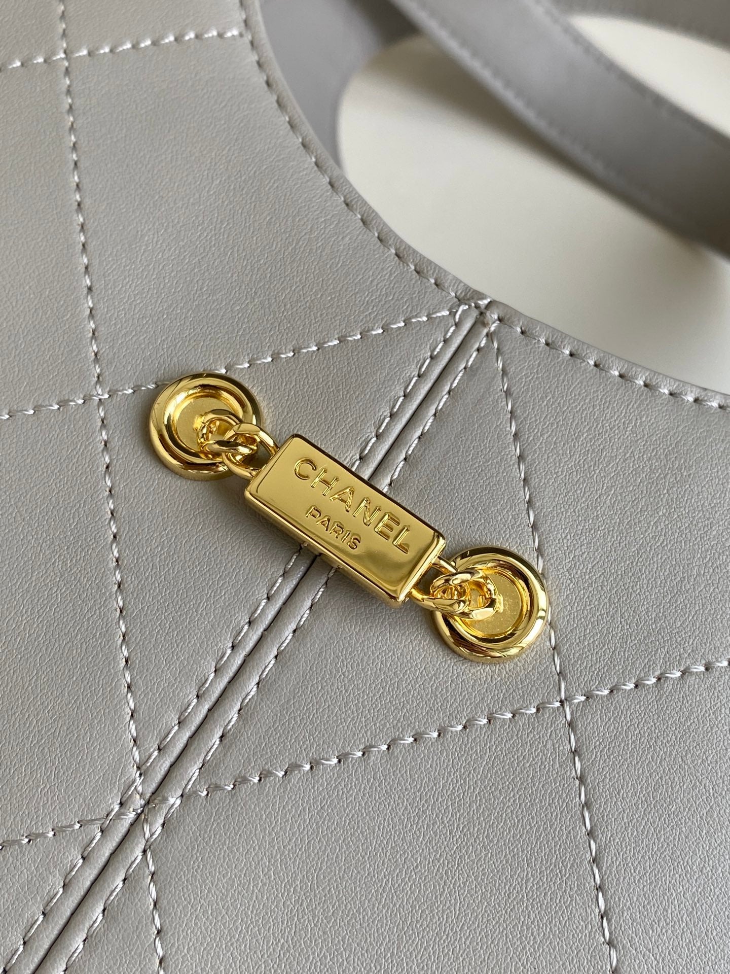 CHANEL 26S QUILTED HOBO BAG 27 IN LIGHT GREY CALFSKIN GOLD HARDWARE