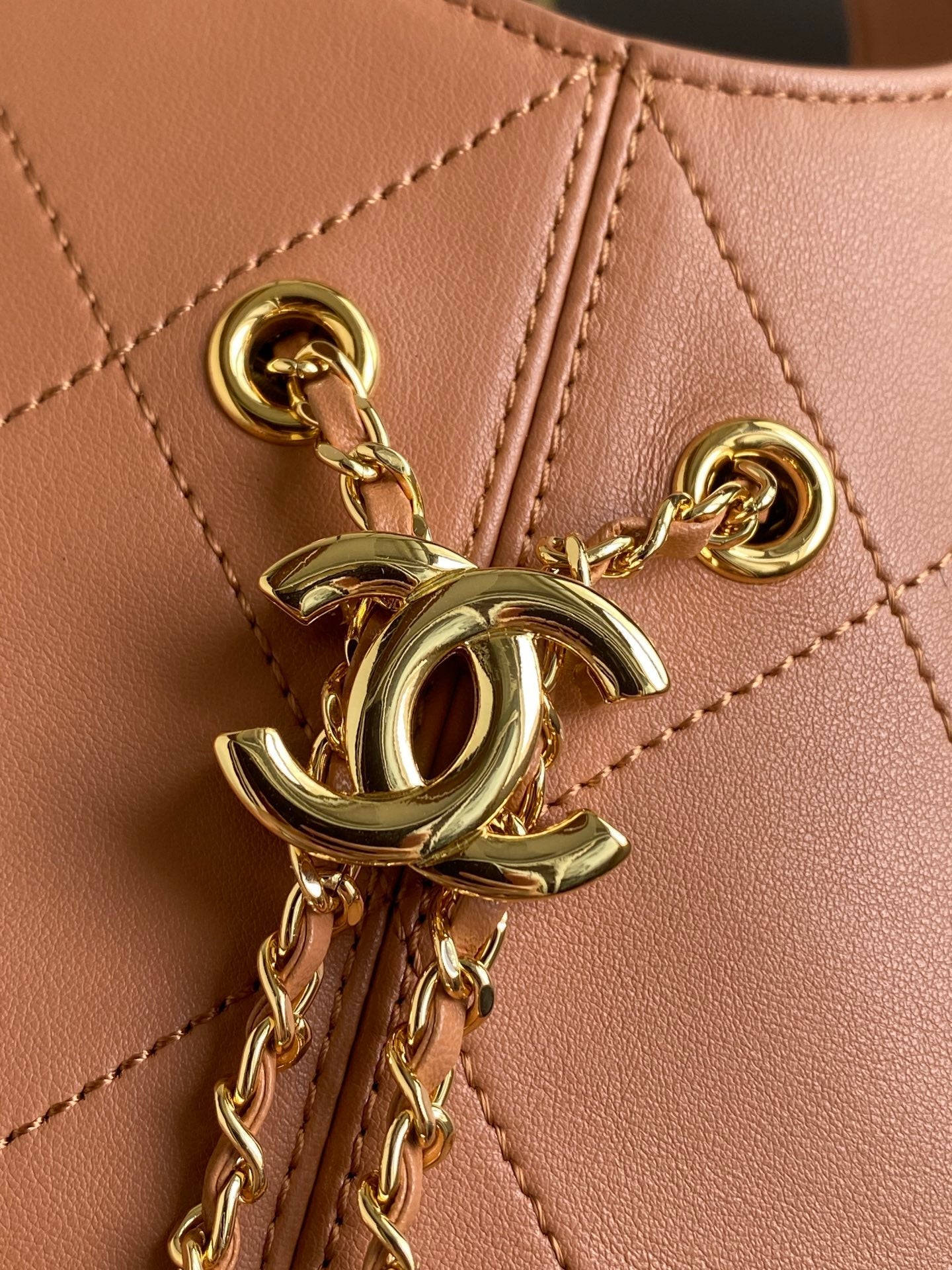 CHANEL 26S QUILTED HOBO BAG 27 IN CARAMEL BROWN CALFSKIN GOLD HARDWARE