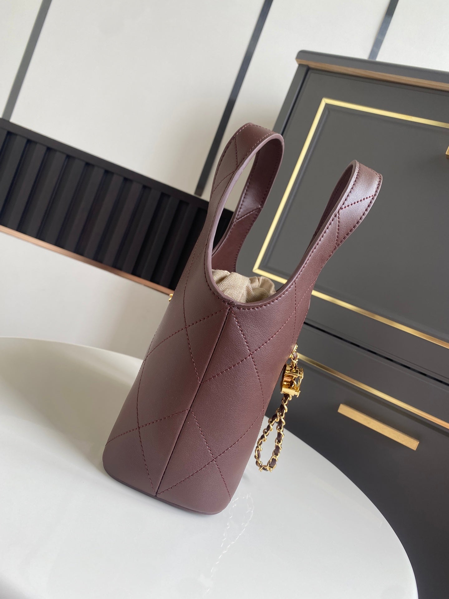 CHANEL 26S QUILTED HOBO BAG 27 IN BURGUNDY RED CALFSKIN GOLD HARDWARE
