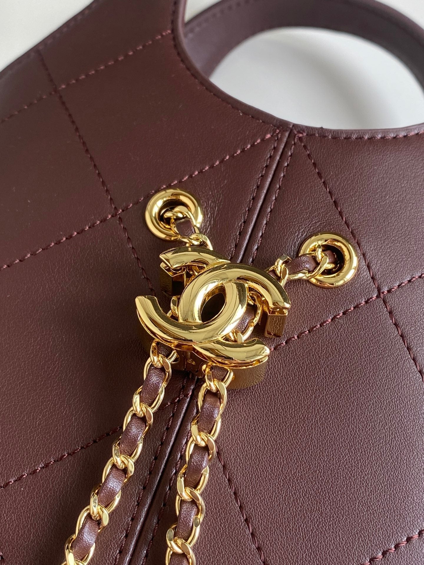 CHANEL 26S QUILTED HOBO BAG 27 IN BURGUNDY RED CALFSKIN GOLD HARDWARE