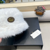 BUCKET HAT IN WHITE FOX FUR 404750