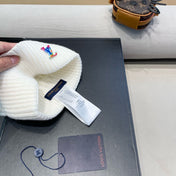 KNITTED BEANIE HAT IN WHITE WOOL 426215