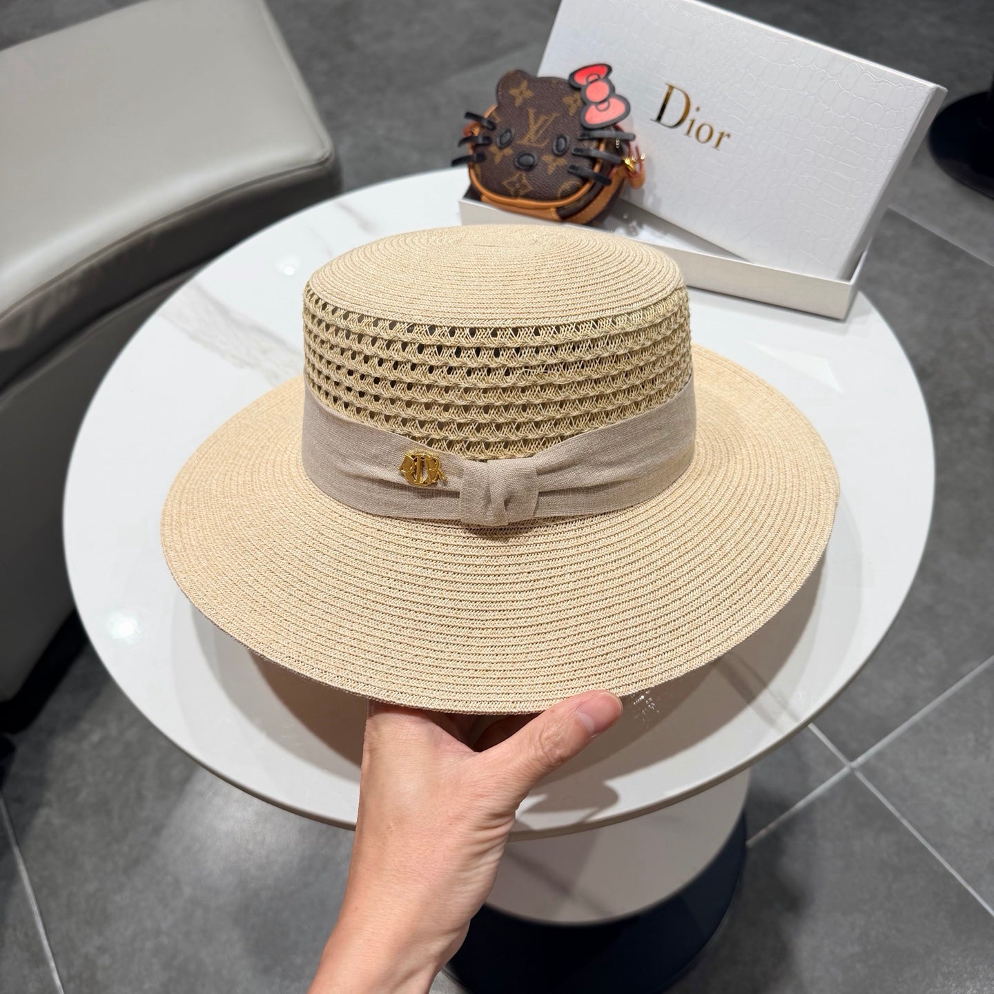 DIOR 26S FLAT-BRIM STRAW HAT STYLE 42