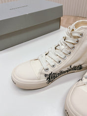 HIGH-TOP SNEAKERS GRAFFITI IN WHITE CANVAS