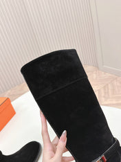 KNEE HIGH BOOTS IN BLACK SUEDE WITH SILVER BUCKLE