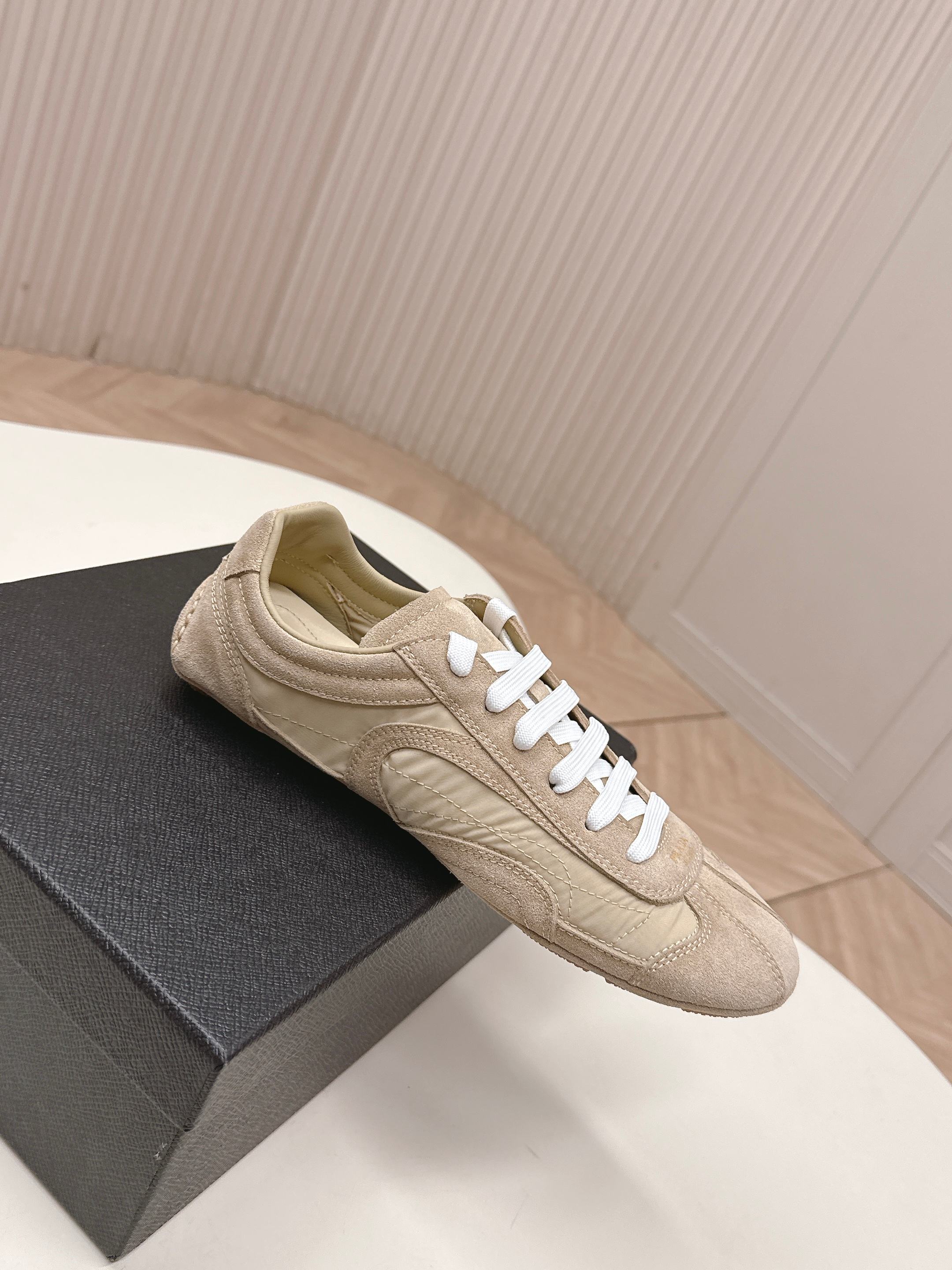 PRADA 26S SNEAKERS IN LIGHT BROWN QUILTED NYLON AND SUEDE