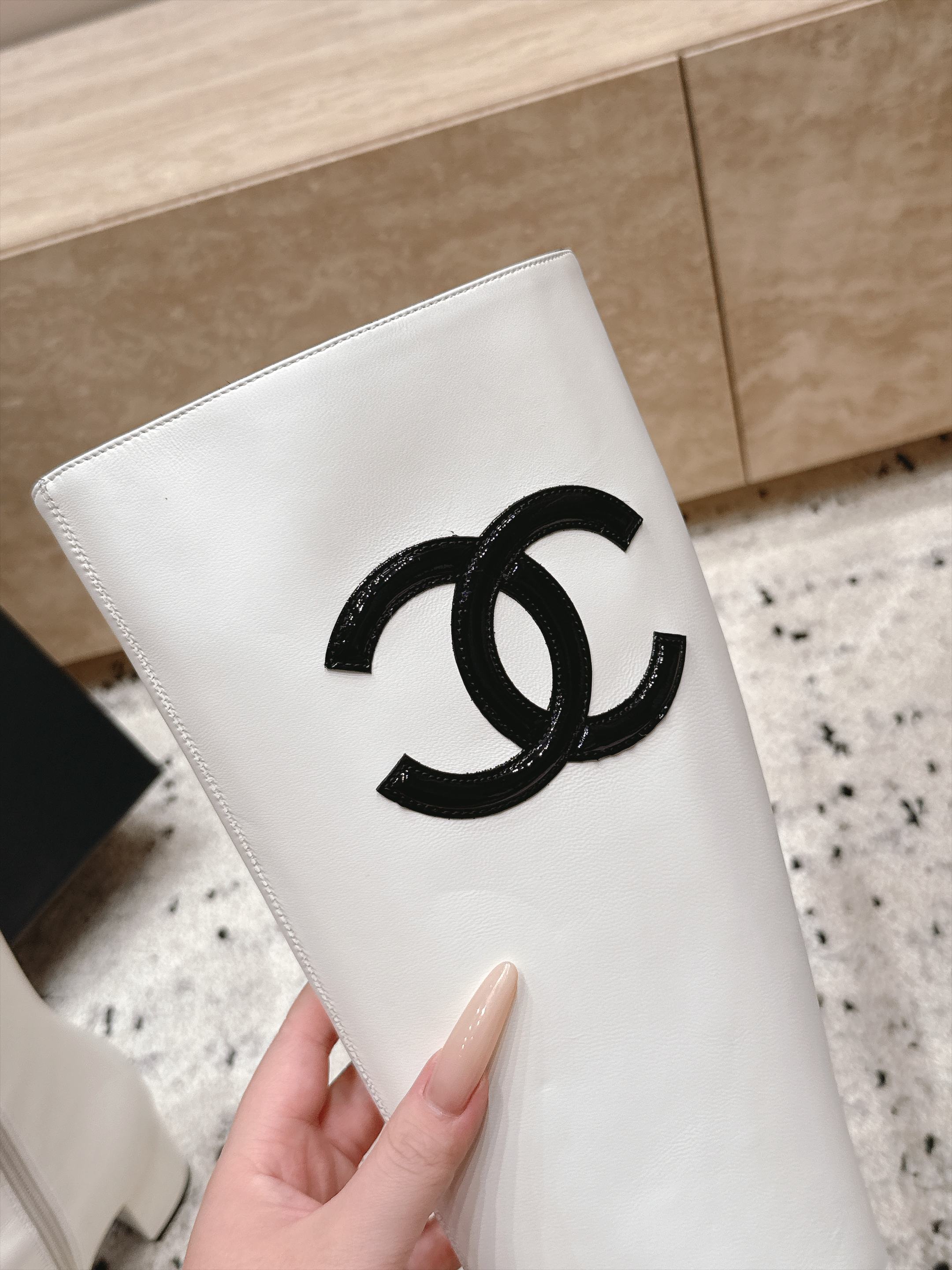 CHANEL 26S KNEE HIGH BOOTS 70 MM IN WHITE CALFSKIN AND BLACK PATENT