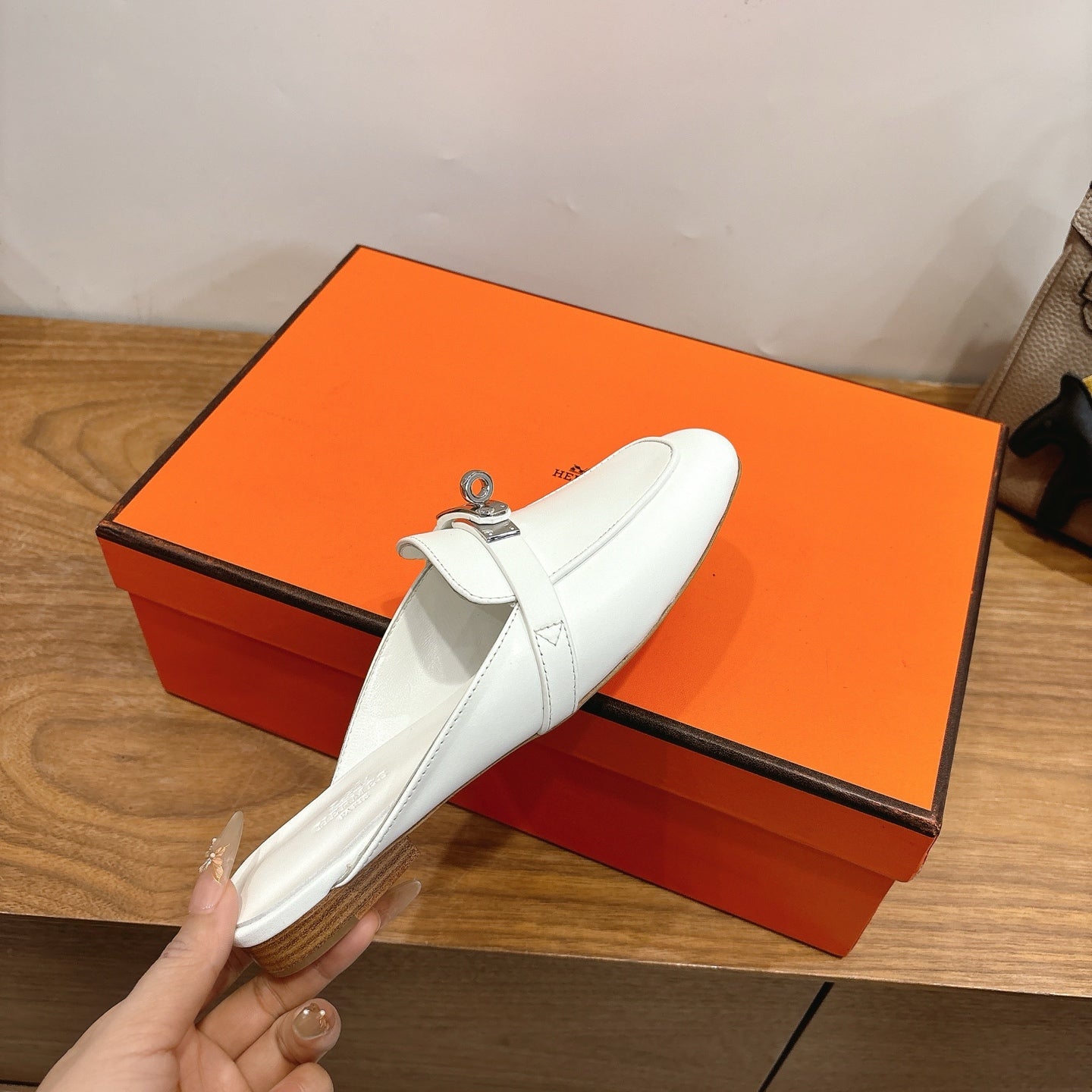 HM 26S KELLY MULE IN WHITE CALFSKIN SILVER HARDWARE