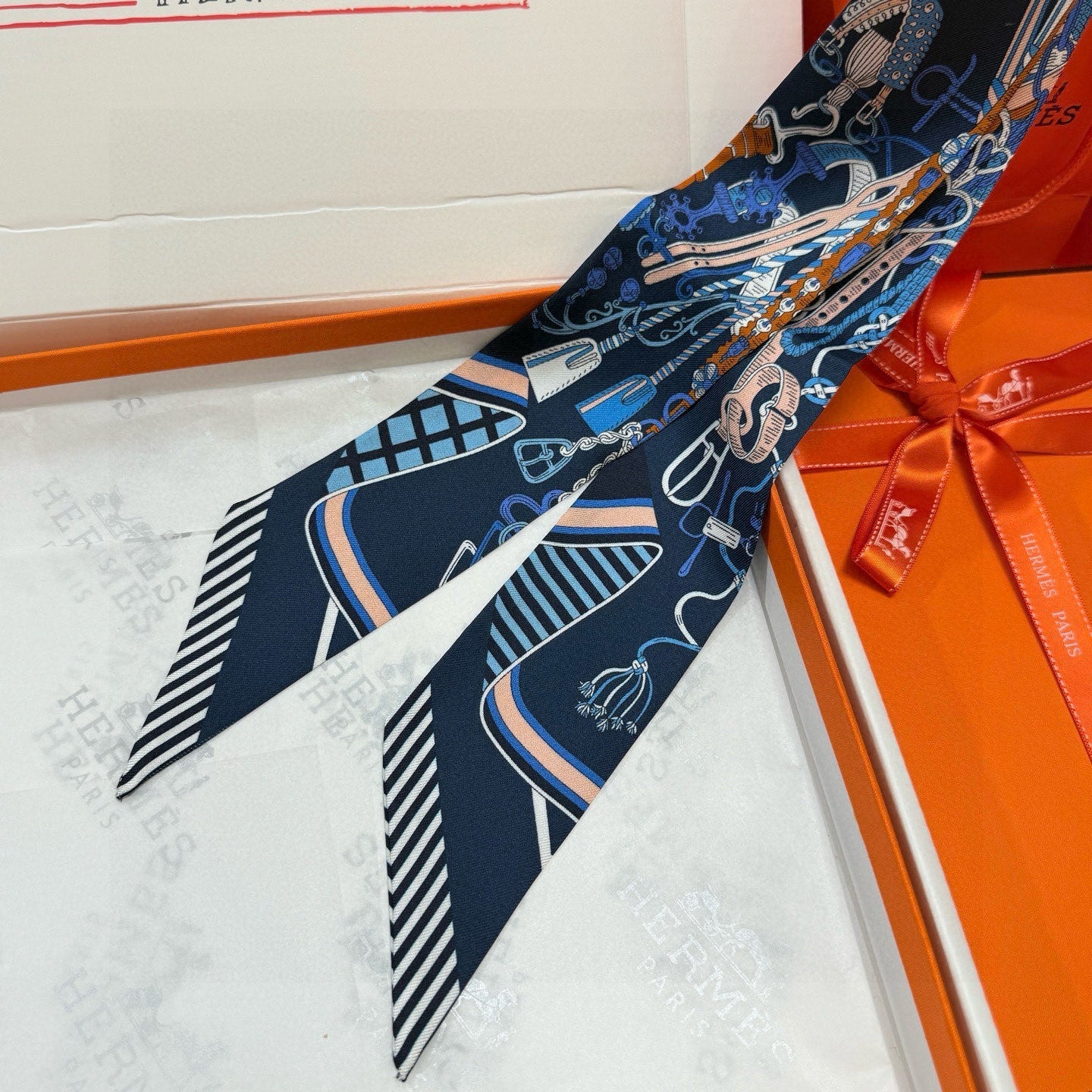 HERMES 25S SCARF 90 IN SILK 853146