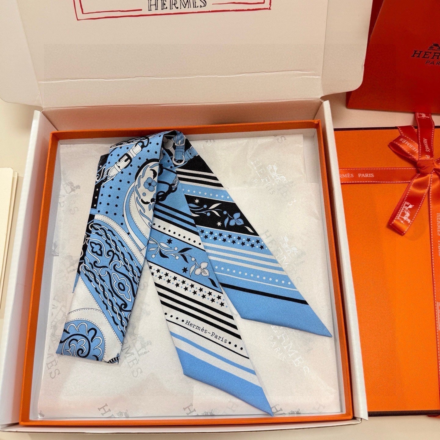 HERMES 26S TWILLY SCARF 86 IN SILK 500096
