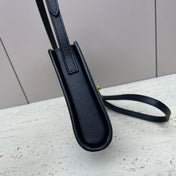 16 STRAP POCHETTE 18 IN BLACK SUPPLE CALFSKIN GOLD HARDWARE