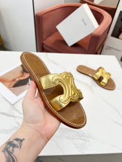 TRIOMPHE SLIDE IN GOLD CALFSKIN