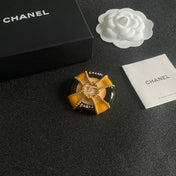 CHANEL 26S DOUBLE C LOGO PARIS ROUND ENAMEL BROOCH IN BLACK & AMBER WITH ROPE DETAIL GOLD METAL 629194