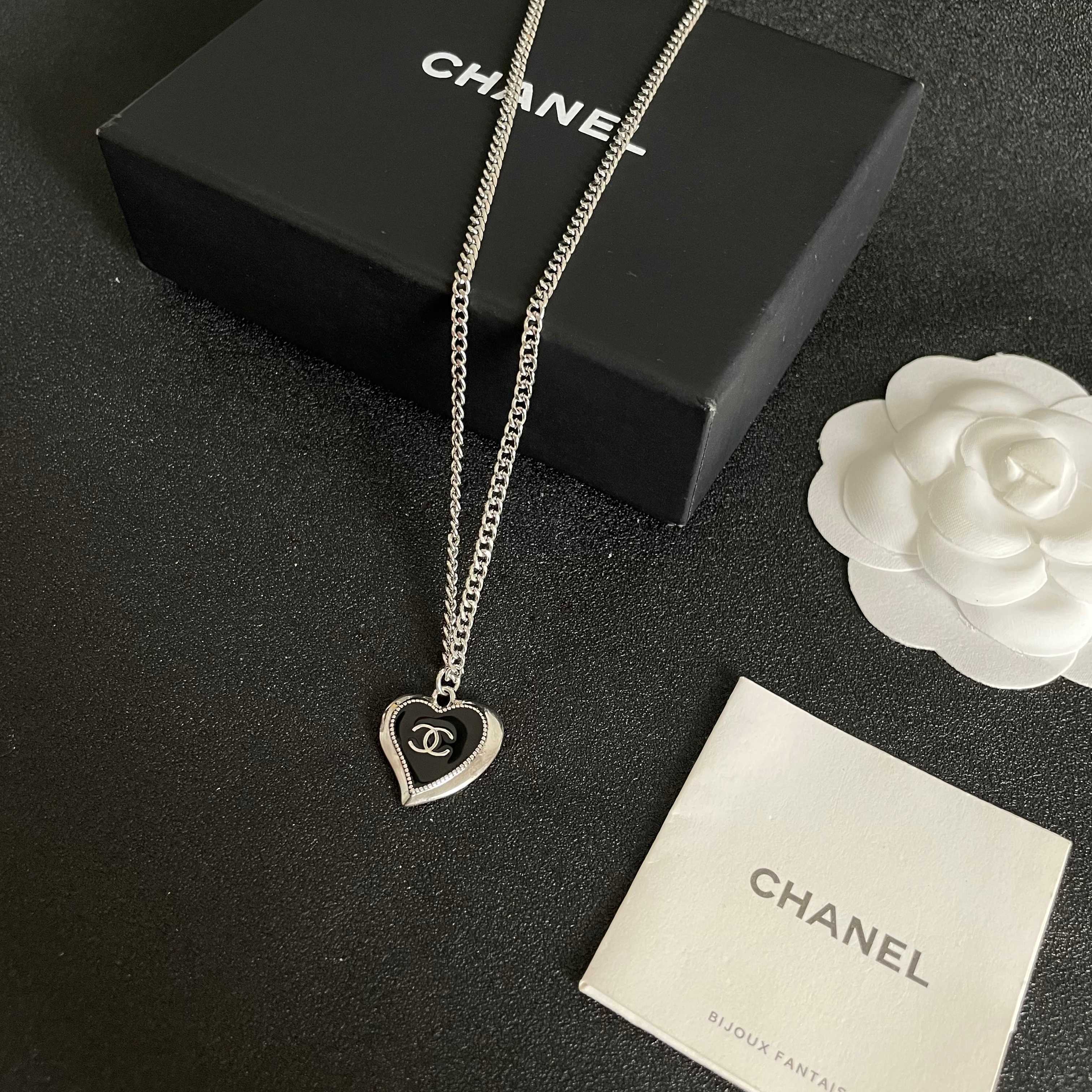 CHANEL 26S DOUBLE C HEART PENDANT CHAIN NECKLACE IN SILVER METAL 629978