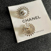 CHANEL 26S DOUBLE C LOGO CRYSTAL SUNBURST STUD EARRINGS IN GOLD METAL 629990