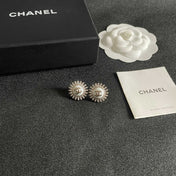CHANEL 26S DOUBLE C LOGO CRYSTAL SUNBURST STUD EARRINGS IN GOLD METAL 629990