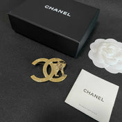 CHANEL 26S DOUBLE C LOGO LION EMBLEM BROOCH IN GOLD METAL 629997