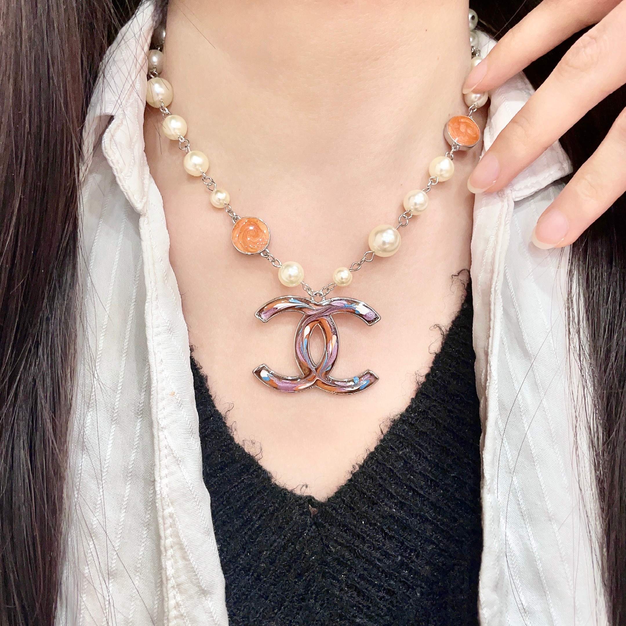 CHANEL 26S CC MARBLE PEARL CHAIN NECKLACE IN SILVER METAL 630056