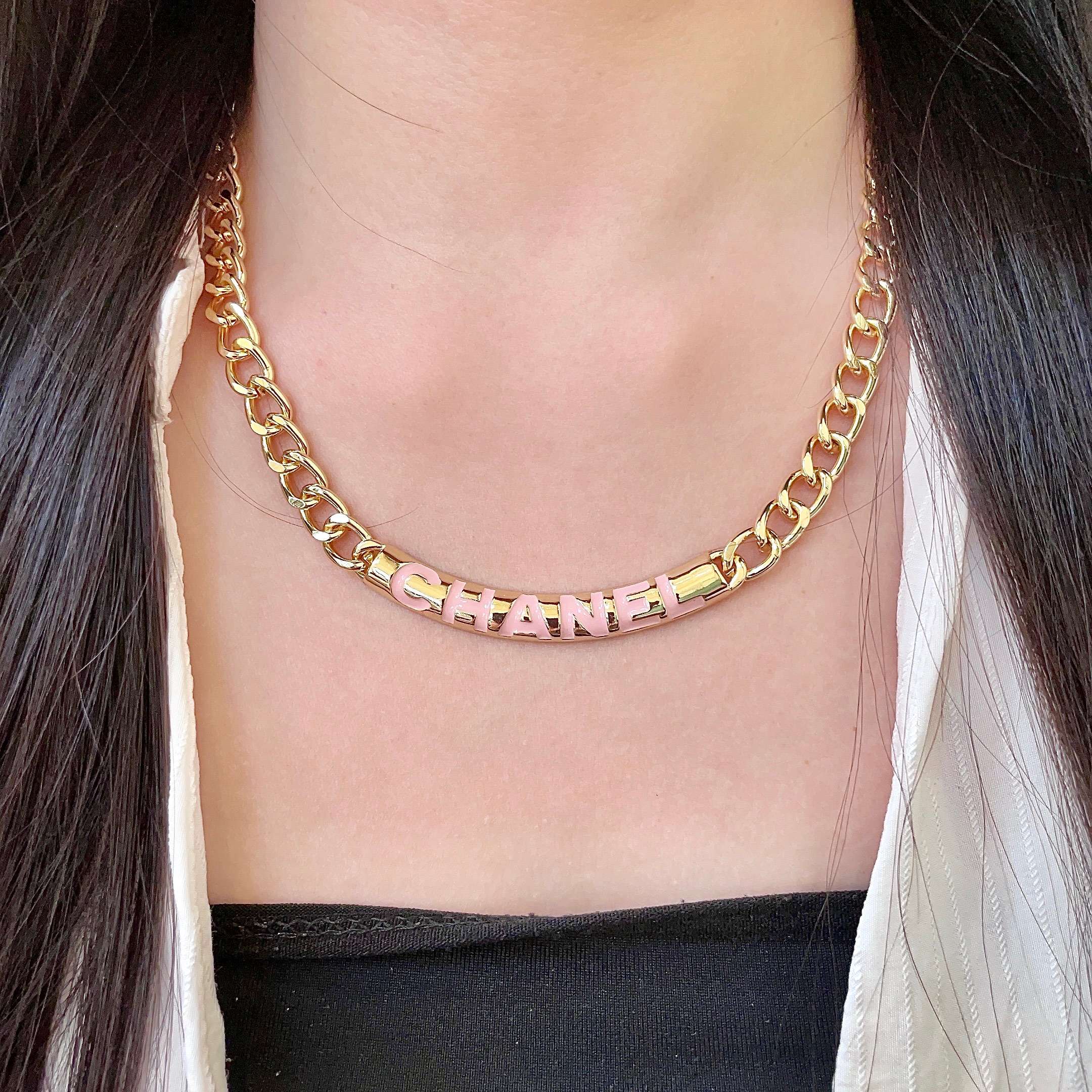 CHANEL 26S CHANEL LETTER LOGO ENAMEL CHAIN NECKLACE IN GOLD METAL WITH CC CHARM 630062
