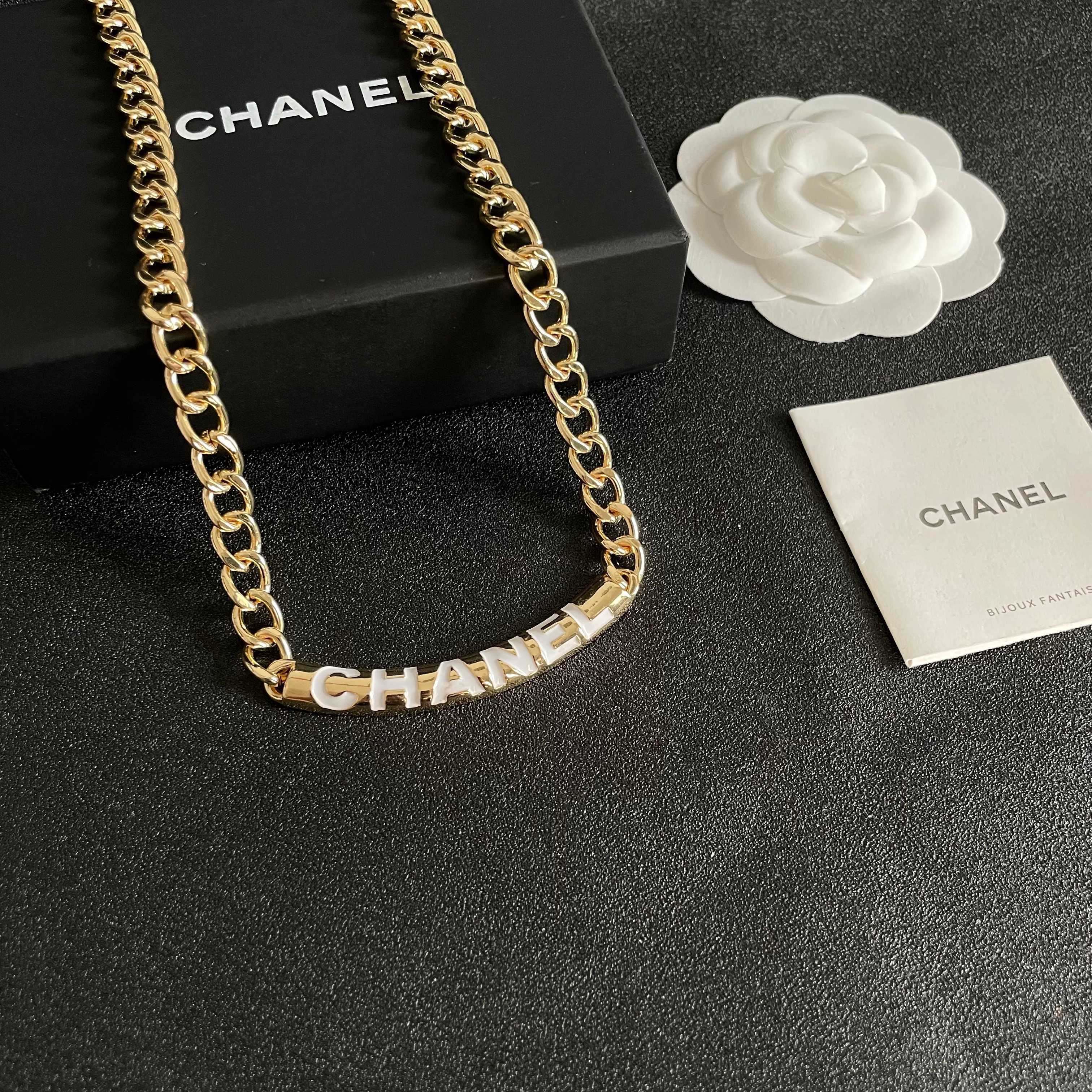 CHANEL 26S CHANEL LETTER LOGO CHAIN NECKLACE IN GOLD METAL WITH CC CHARM 630063