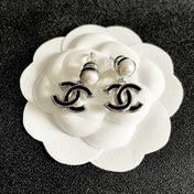 CHANEL 26S DOUBLE C LOGO BLACK ENAMEL & PEARL DROP EARRINGS IN SILVER METAL 629895