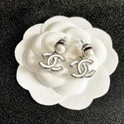 CHANEL 26S DOUBLE C LOGO WHITE ENAMEL & PEARL DROP EARRINGS IN SILVER METAL 629896