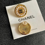 CHANEL 26S DOUBLE C LOGO PEARL ROUND STUD EARRINGS IN GOLD METAL 629906