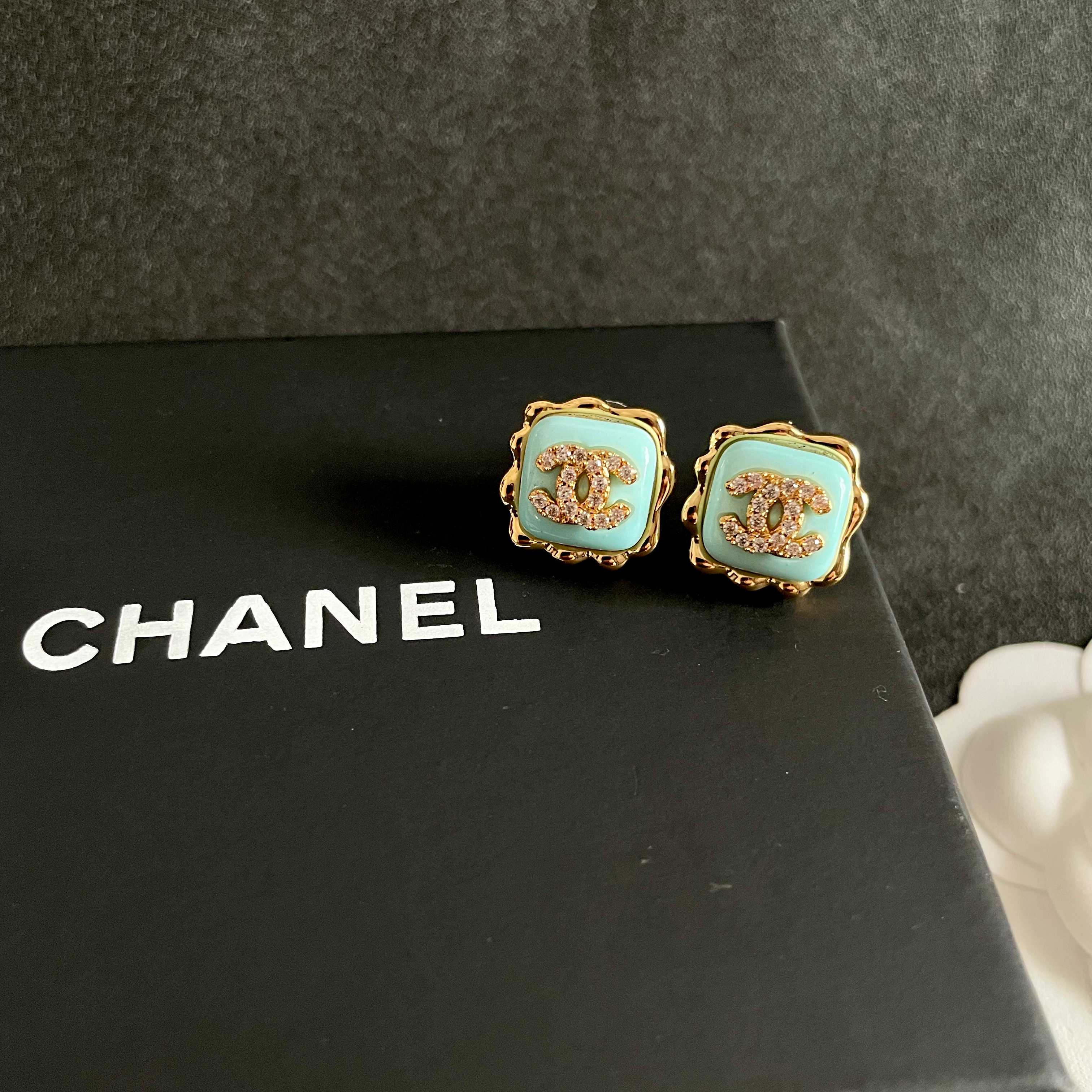 CHANEL 26S DOUBLE C LOGO MINT ENAMEL SQUARE STUD EARRINGS WITH CRYSTAL DETAIL IN GOLD METAL 631028