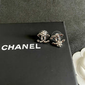 CHANEL 26S DOUBLE C LOGO PEARL STUD EARRINGS WITH FLORAL DETAIL IN SILVER METAL 631916
