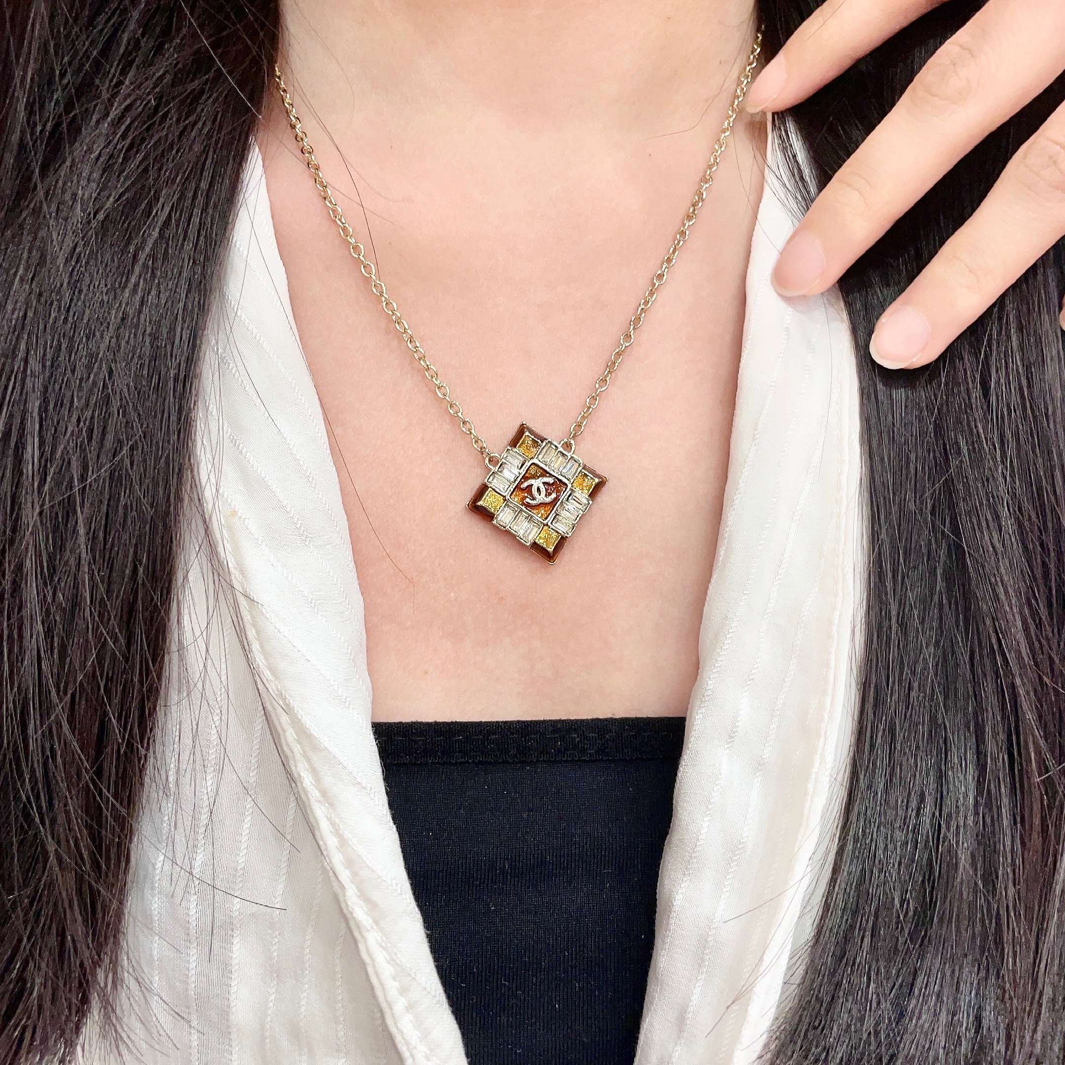 CHANEL 26S DOUBLE C LOGO AMBER CRYSTAL SQUARE PENDANT NECKLACE IN GOLD METAL 633294