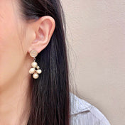 CHANEL 26S CHANEL CC LOGO PEARL CLUSTER DROP EARRINGS IN GOLD METAL 633301