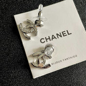 CHANEL 26S CHANEL CC LOGO WOVEN METAL DROP EARRINGS WITH CRYSTAL STUD IN SILVER METAL 633303