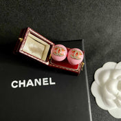 CHANEL 26S CHANEL CC LOGO PAVE CRYSTAL STUD EARRINGS IN PINK ENAMEL WITH GOLD METAL 633307