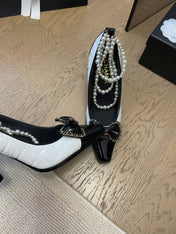 HIGH HEEL 8 CM IN WHITE MIX BLACK CALFSKIN WITH PEARL CHAIN
