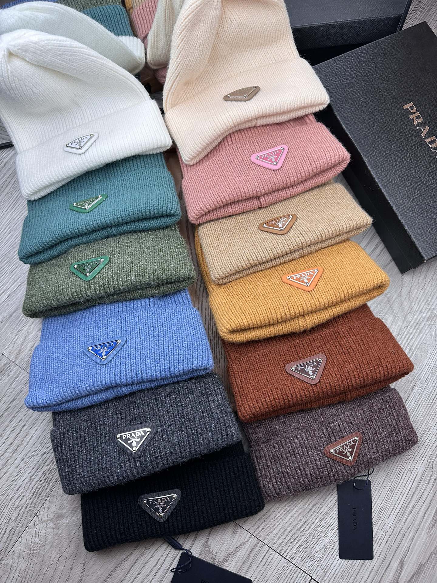 BEANIE HAT IN BLACK WOOL 332393