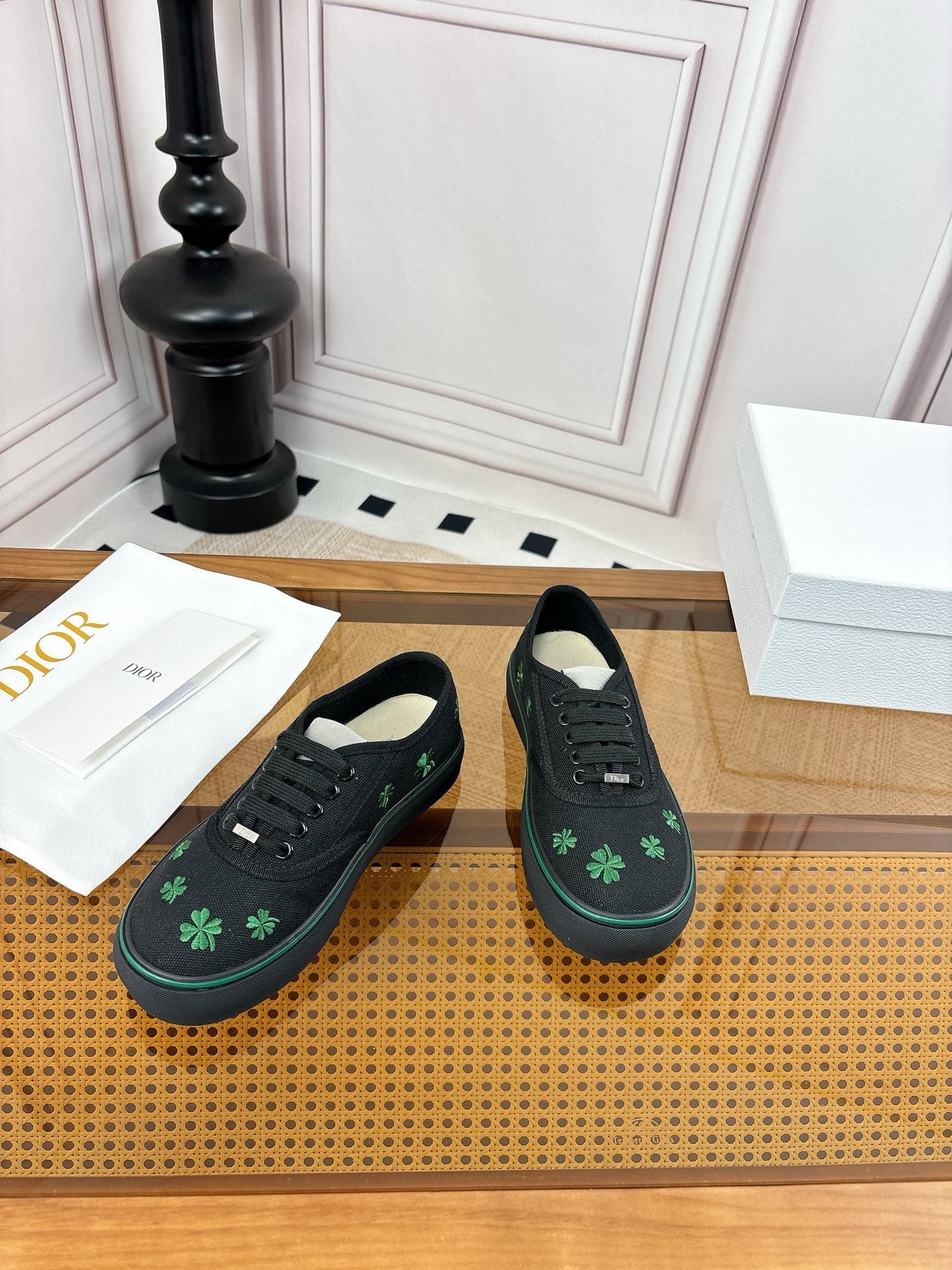 DIOR 26S LOW TOP SNEAKERS 35MM IN BLACK CANVAS WITH CLOVER EMBROIDERY
