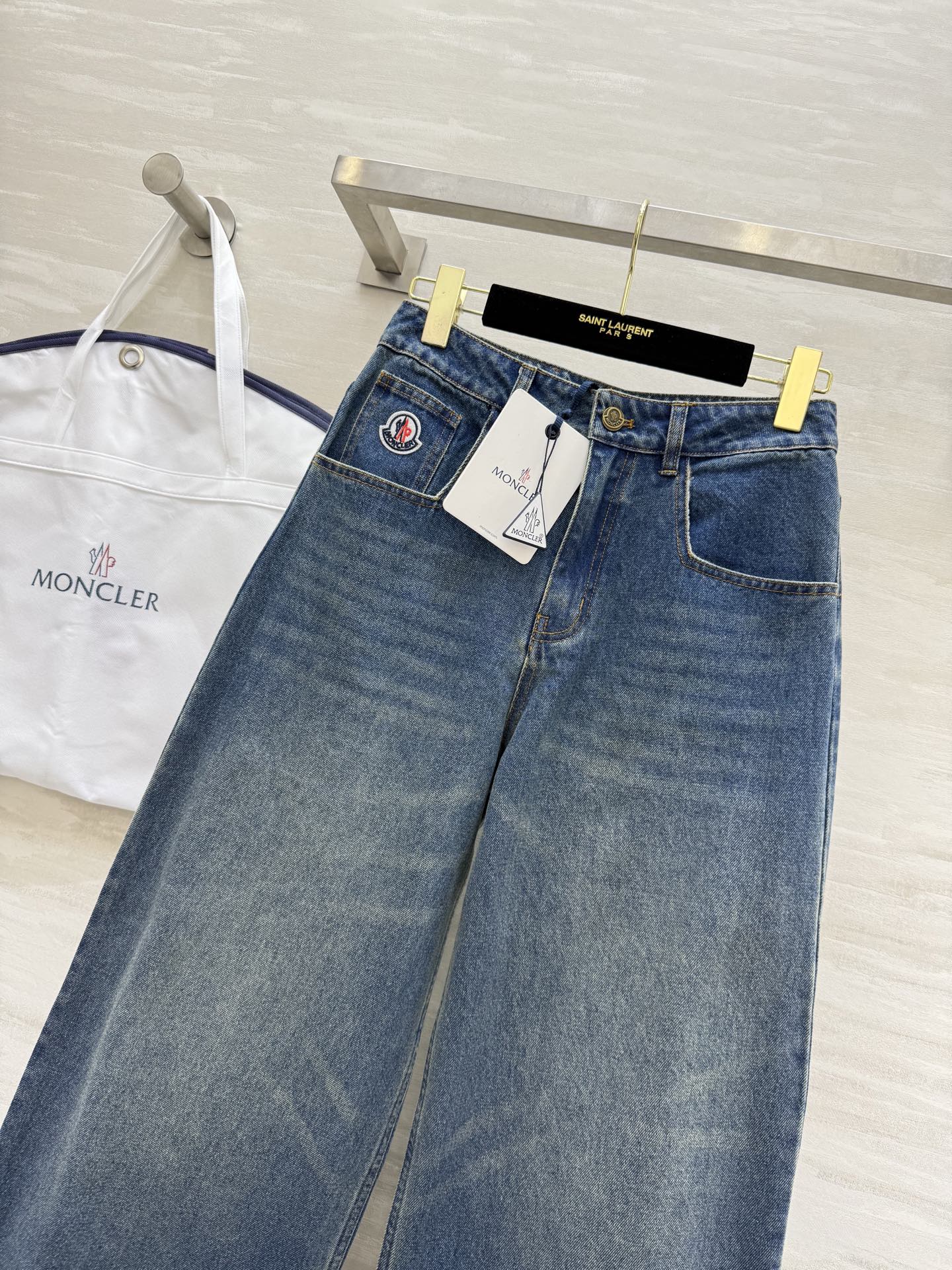 MONCLER 25S STRAIGHT-LEG JEANS 303379