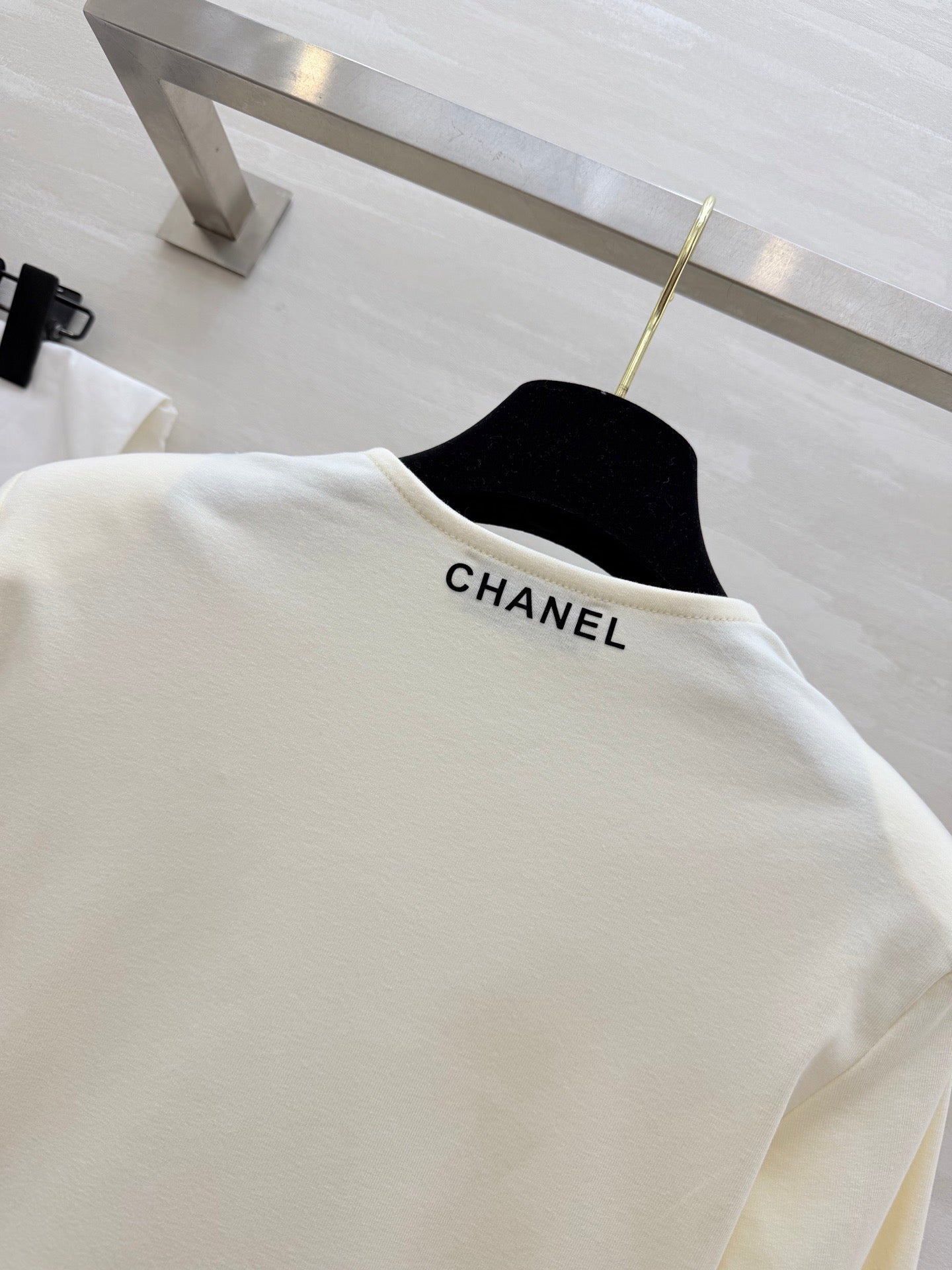 CHANEL 26S V-NECK SWEATSHIRT 974