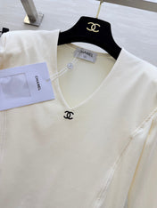 CHANEL 26S V-NECK SWEATSHIRT 974