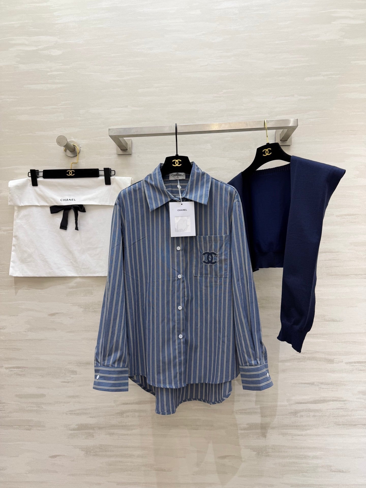 CHANEL 26S SHIRT AND WOOL SCARF 972