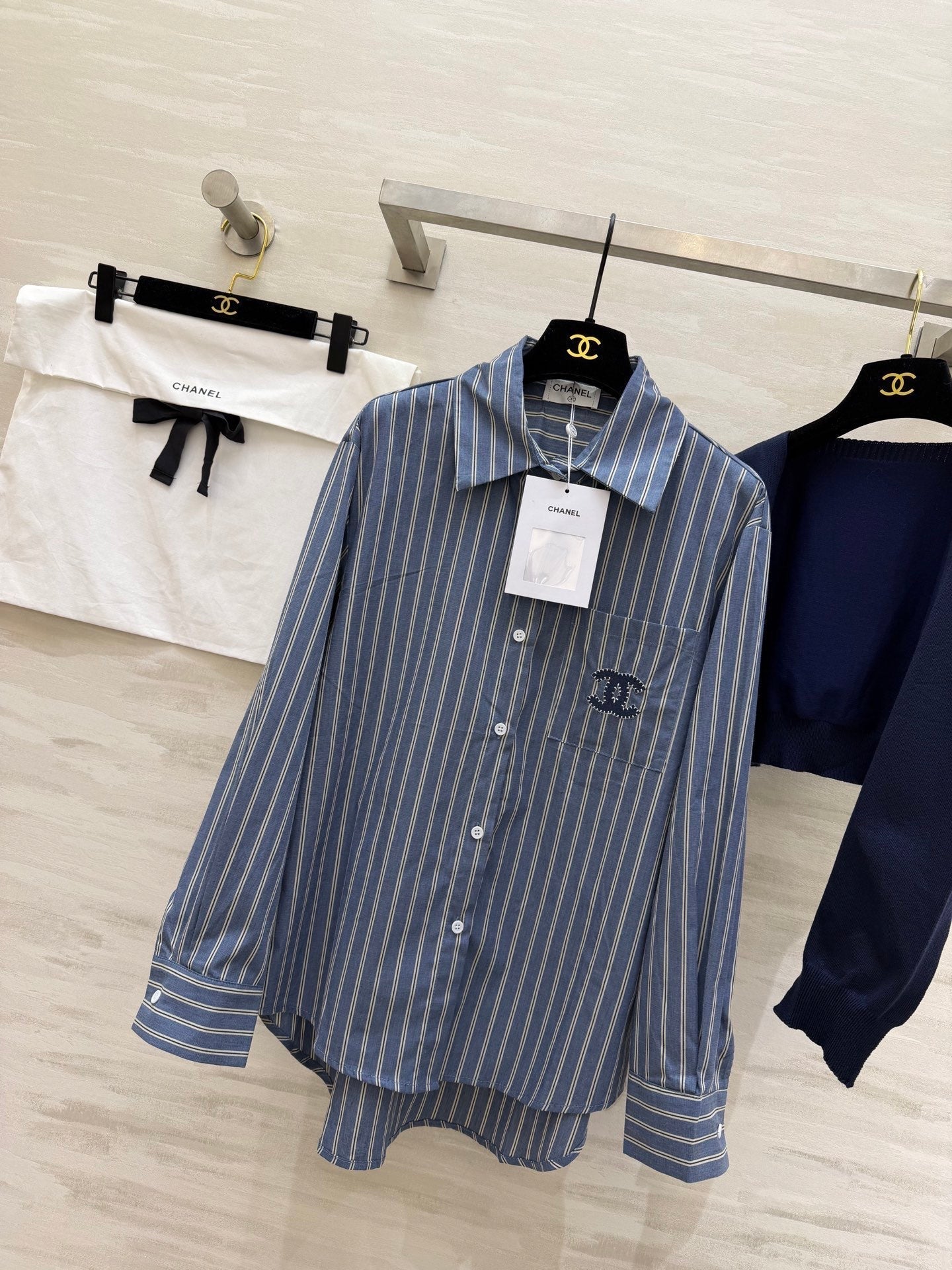 CHANEL 26S SHIRT AND WOOL SCARF 972