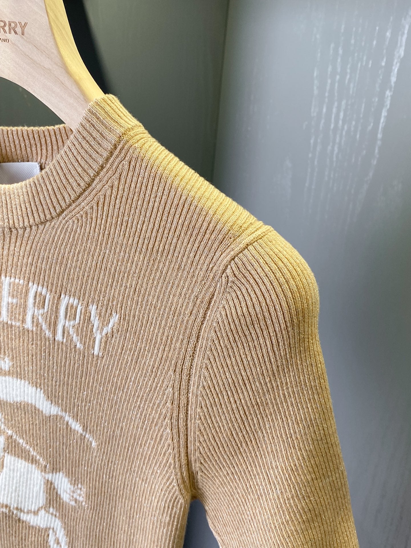 BURBERRY 26S SHORT-SLEEVE SWEATER 393