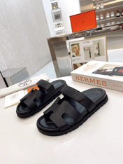 CHYPRE SANDAL IN BLACK CALFSKIN 186752