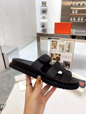 CHYPRE SANDAL IN BLACK CALFSKIN 186752
