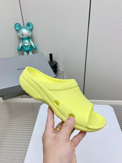 POOL CROCS IN MANZ YELLOW RUBBER