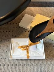 THE ROW 26S THONG SANDALS IN CARAMEL BROWN SUEDE