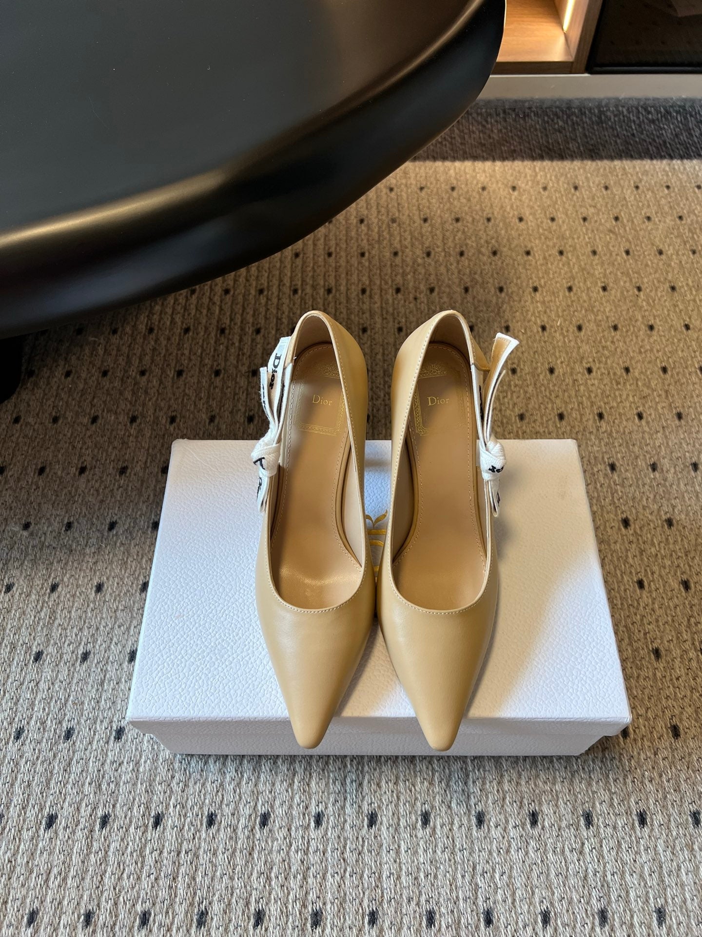 DIOR 26S POINTED-TOE PUMPS 95MM IN BEIGE CALFSKIN WITH J'ADIOR BOW