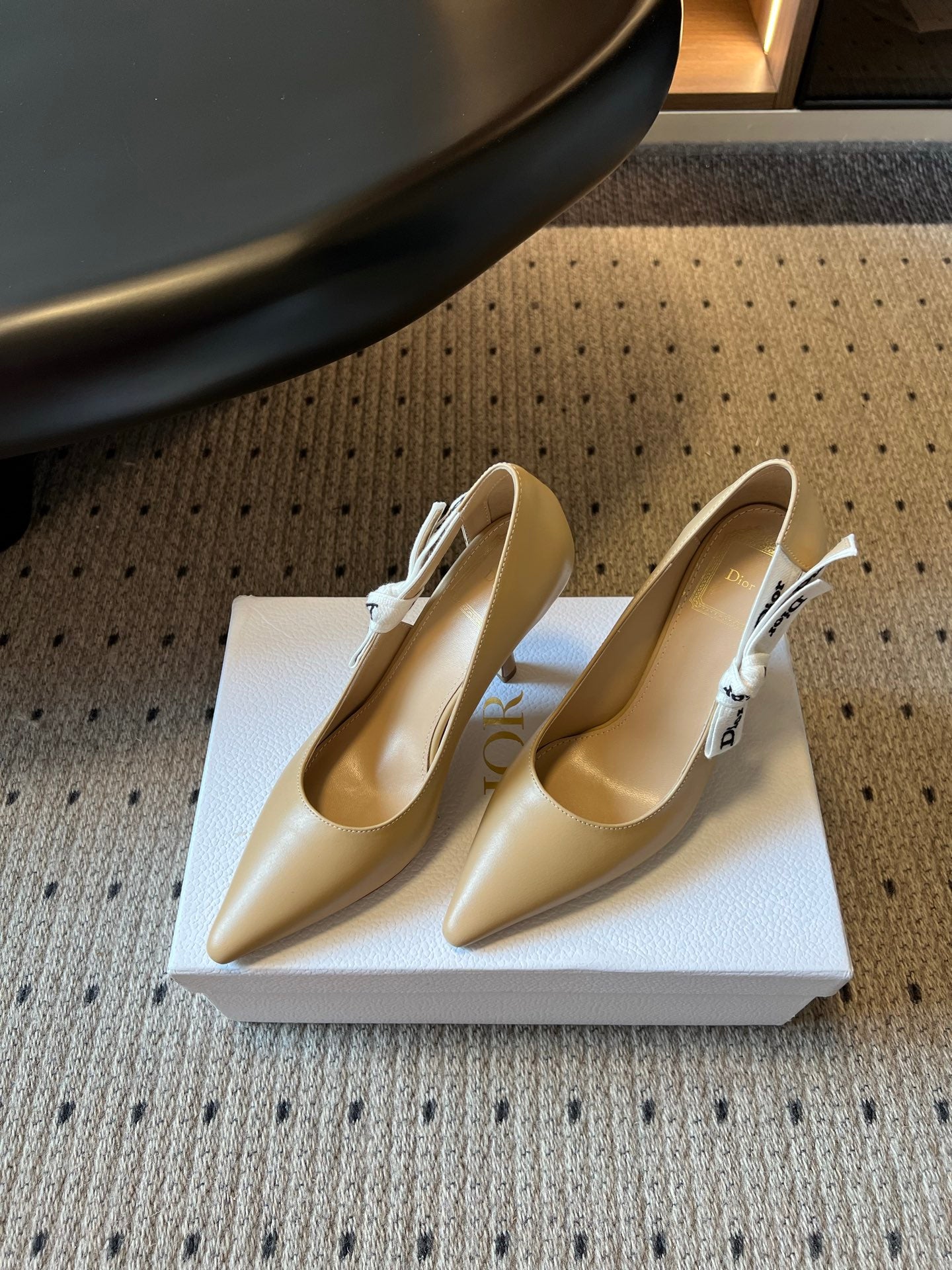 DIOR 26S POINTED-TOE PUMPS 95MM IN BEIGE CALFSKIN WITH J'ADIOR BOW