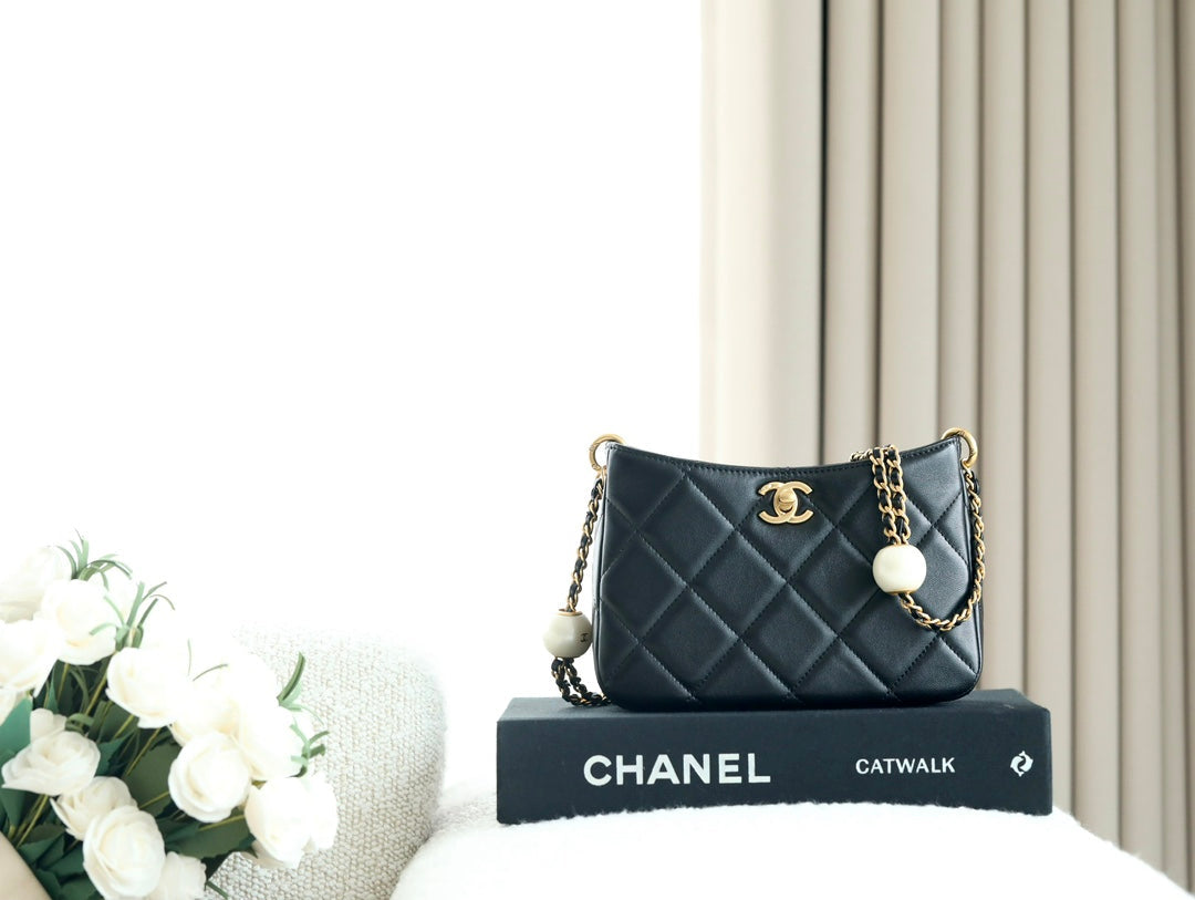 CHANEL 25S HOBO BAG 19.5 CM IN BLACK CALFSKIN WITH GOLD HARDWARE